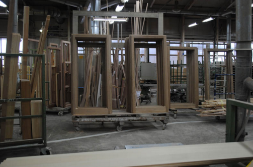изготовление деревянных окон со стеклопакетами